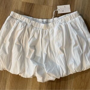 Aritzia Sunday Best White Shorts, size Medium, NWT